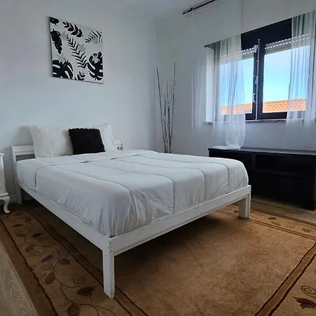 Freedom Surf House Four Bedroom Upstairs Villa *